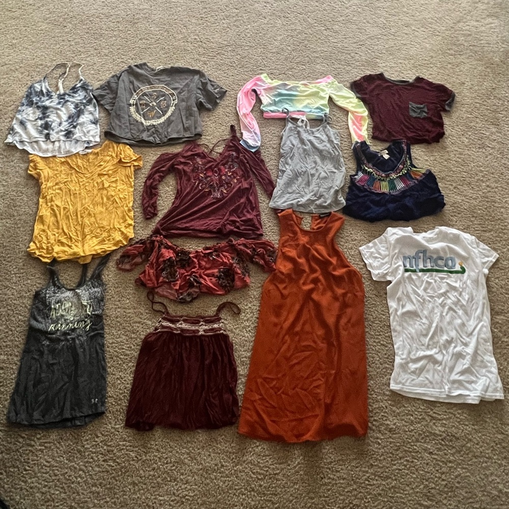 shirts, pants, bikinis - Picture 5 of 5